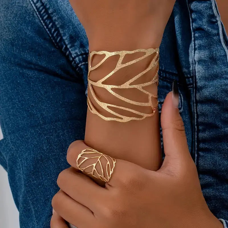 Bransoletka vintage typu bangle z motywem liścia