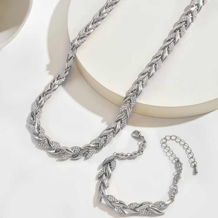 Elegantan set s kristalima u stilu ribljeg repa