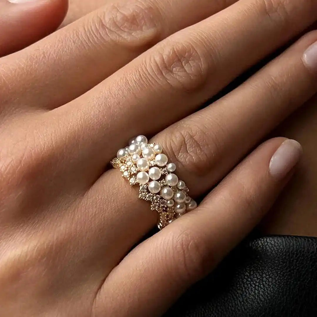 Adjustable vintage ring with pearl and zircons