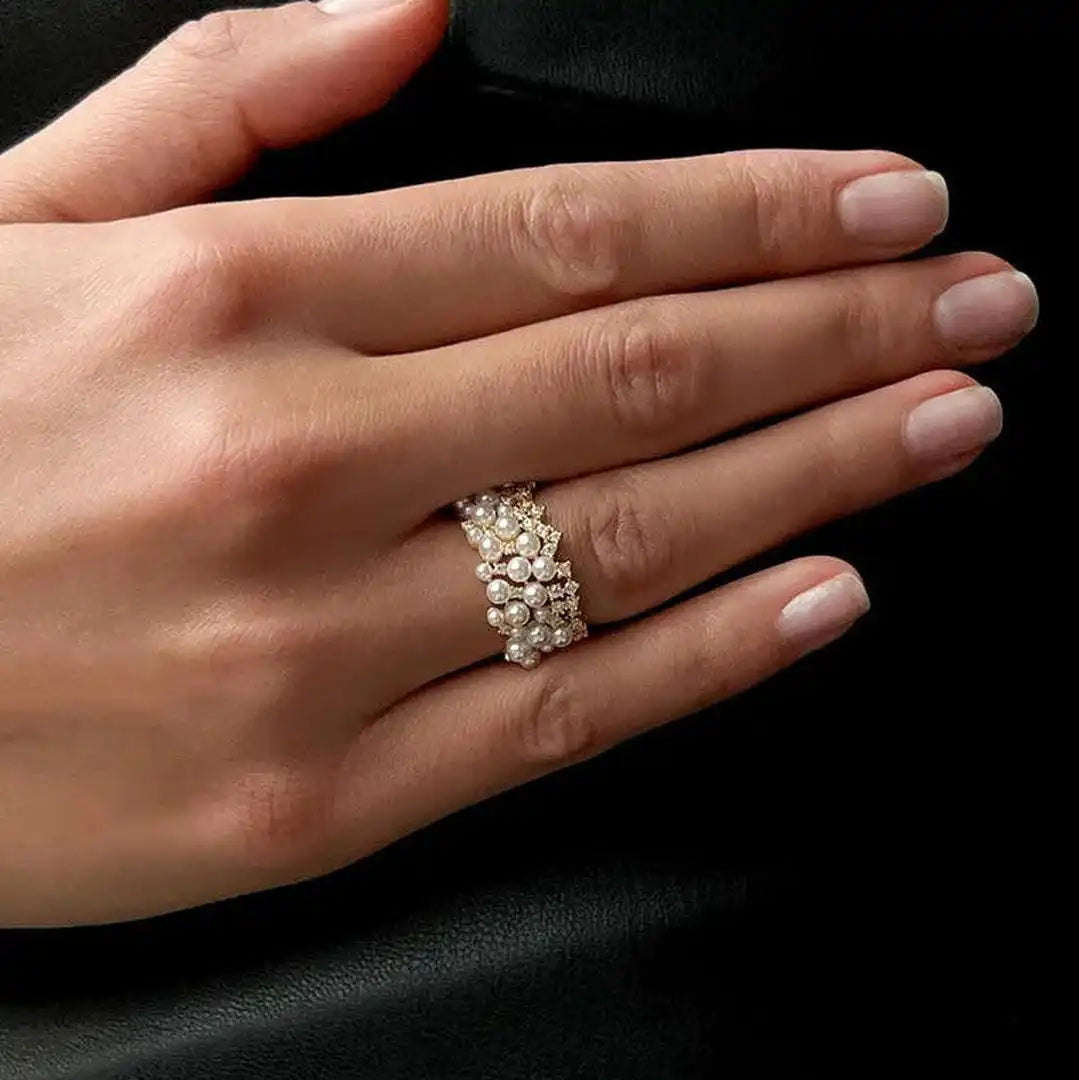 Adjustable vintage ring with pearl and zircons