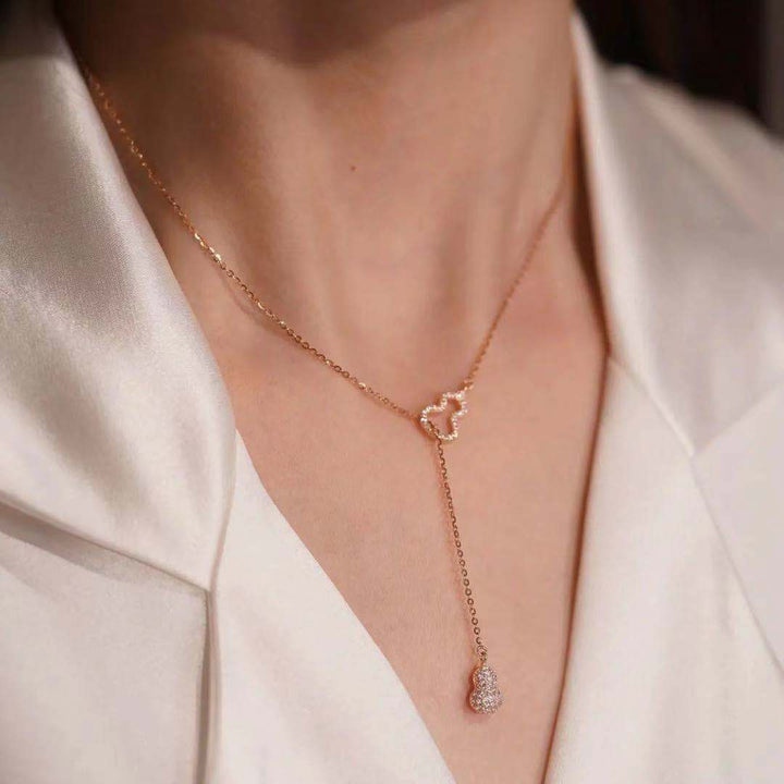 Ogrlica s resicama Hana u zlatnoj boji - Elegantan nakit s resicama zlatne boje