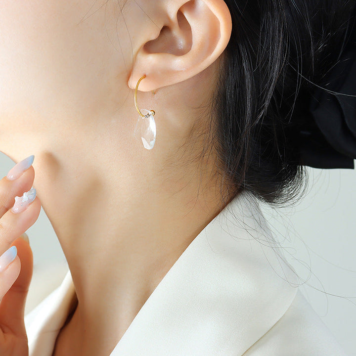 Kryształowe kolczyki Mia's Grace – ponadczasowa elegancja z lśniącymi kryształami