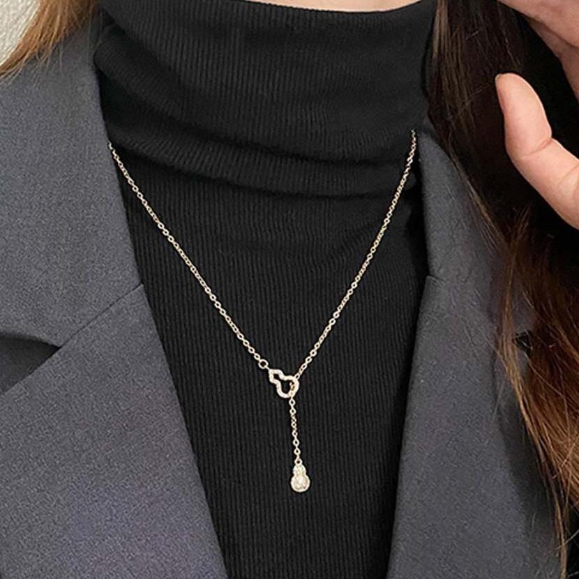 Ogrlica s resicama Hana u zlatnoj boji - Elegantan nakit s resicama zlatne boje