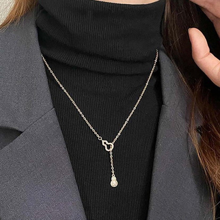 Ogrlica s resicama Hana u zlatnoj boji - Elegantan nakit s resicama zlatne boje