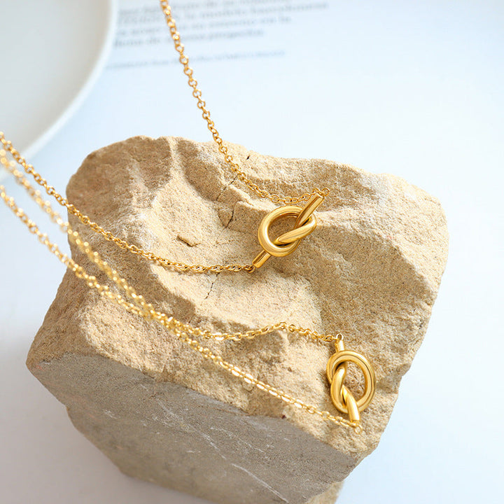 Elegantna ogrlica Eclair sa zlatnim čvorom