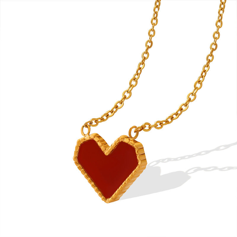 Złocony naszyjnik z sercem – Lśniący wisiorek w kształcie serca, ponadczasowa elegancja