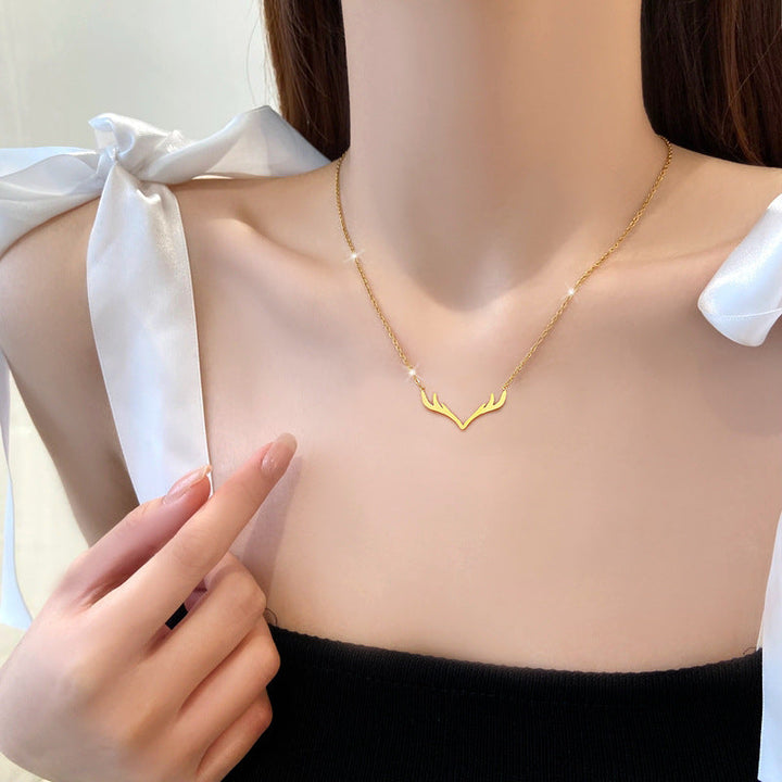 Lana Gold Ogrlica s rogom jelena - Elegantan zlatni privjesak