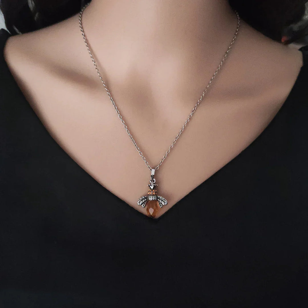 Vintage set ogrlice i naušnica s motivom pčele