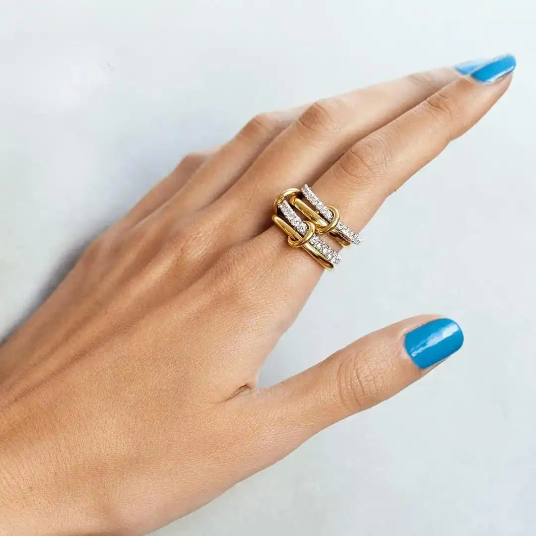 Set of intertwined rings with zircons