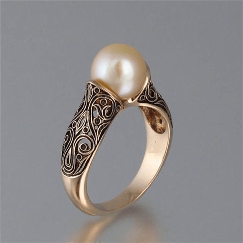 Elegancki złoty pierścionek z perłą i filigranem