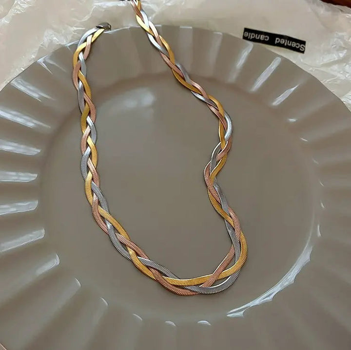 Elegantna ogrlica u zlatnoj i srebrnoj boji